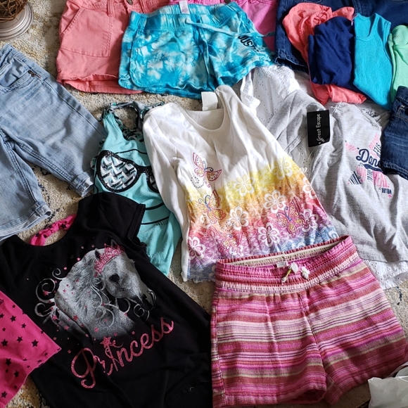 LOT of 18 Shorts and Tops Misc 7/8 - Picture 1 of 8